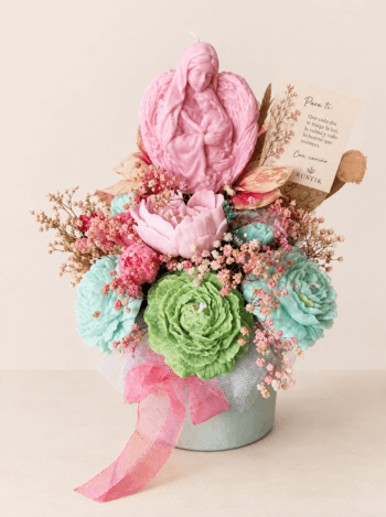 Ramo de la Virgen en vela con flores y tarjeta personalizada Rustik